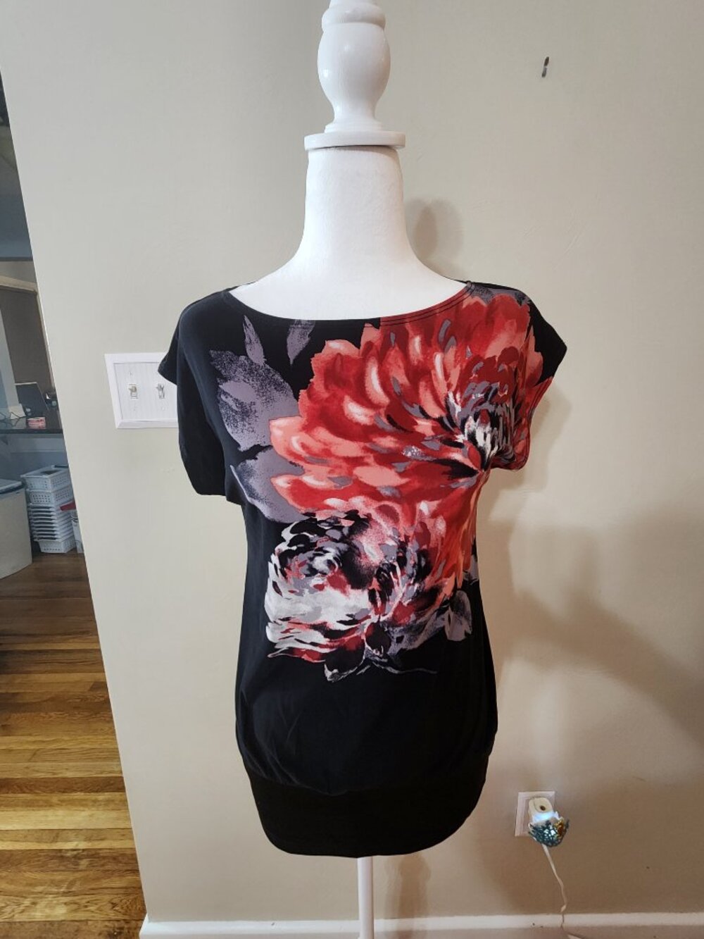 Black Floral Print Short Sleeve Top / Red & Gray Floral Design